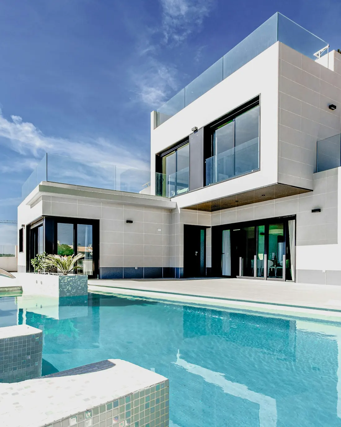 Maison moderne avec piscine